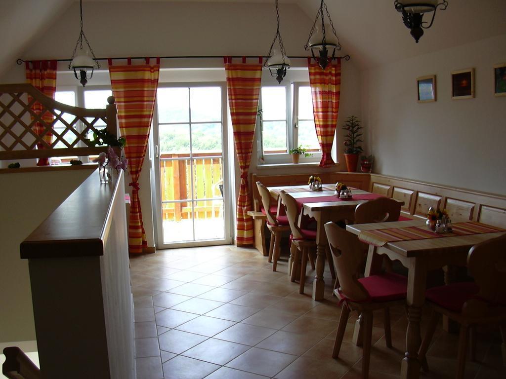 Weingut Gaestezimmer Gruber Ehrenhausen Quarto foto